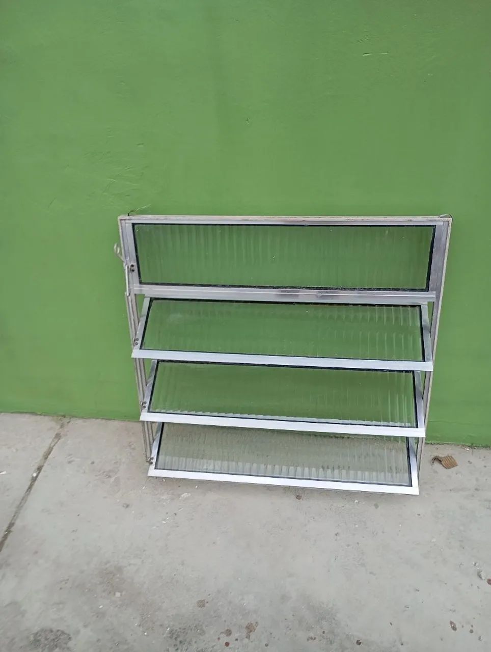 VITRÔ BASCULANTE 60X60cm - Foto 2