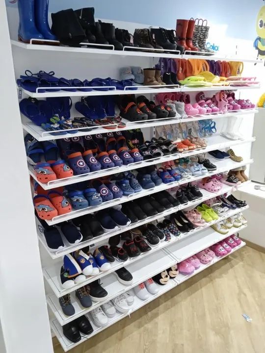 Expositor de sapatos de parede c/ 9 prateleiras em Aço Branco 203 cm x 100 cm x 30 cm - Foto 2