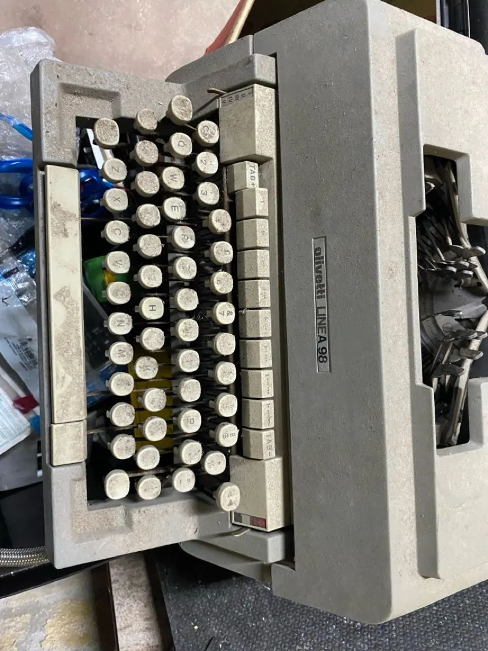 Máquina de escrever Olivetti Linea 98