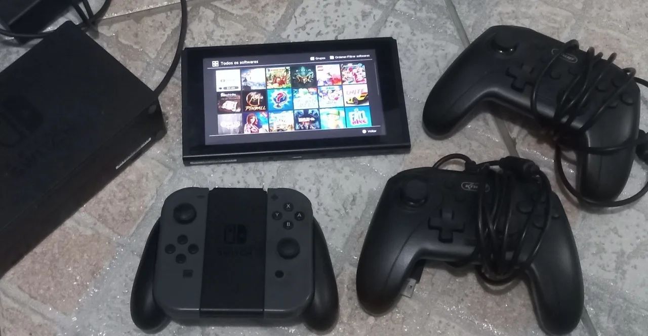 Nintendo Switch + 3 Controles