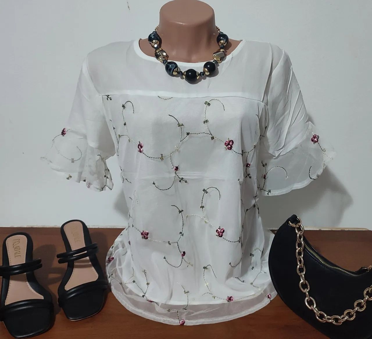 Blusa Feminina de Crepe com Tule Bordado Importada 