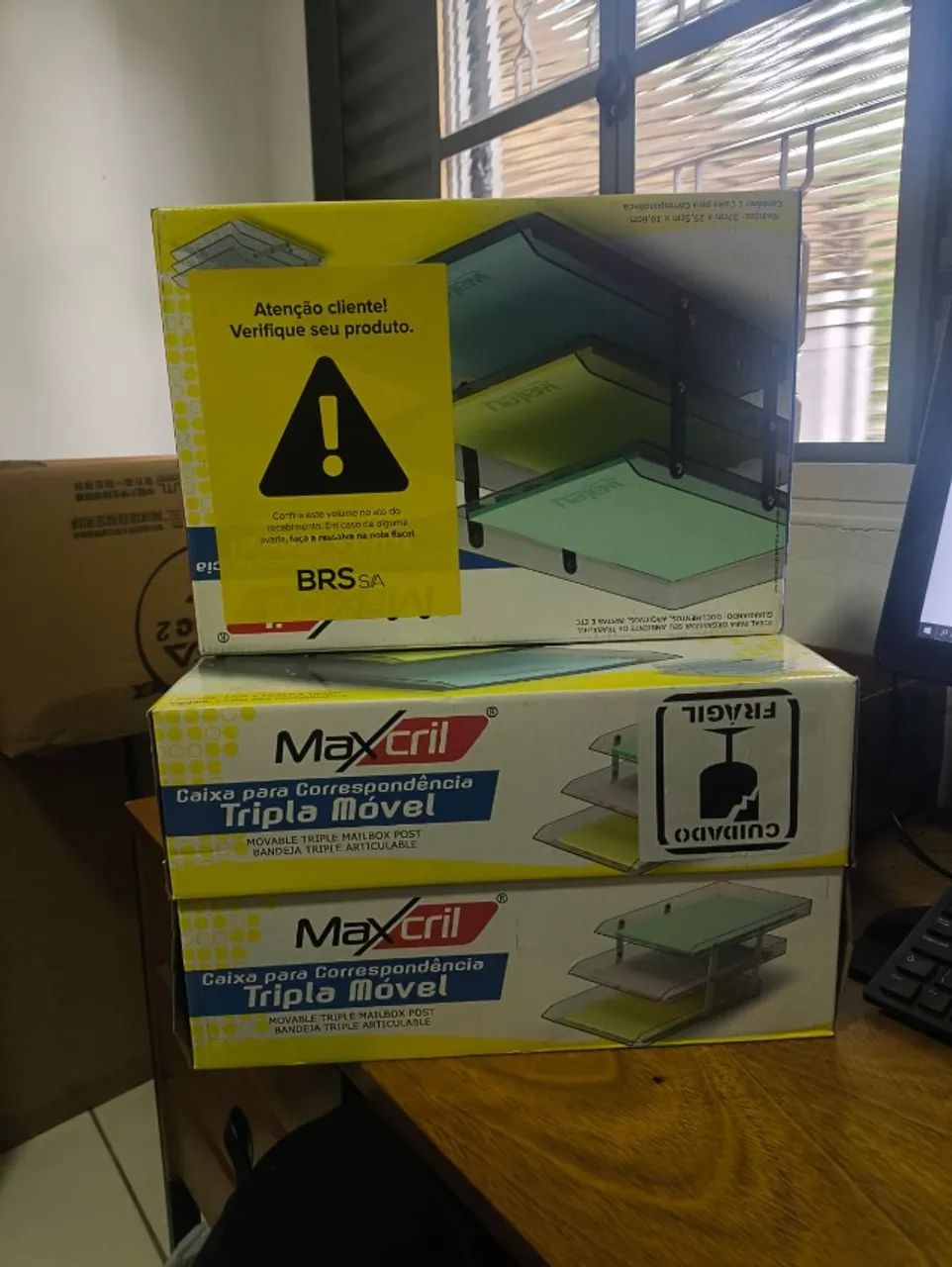 Caixa para correspondencia tripla movel