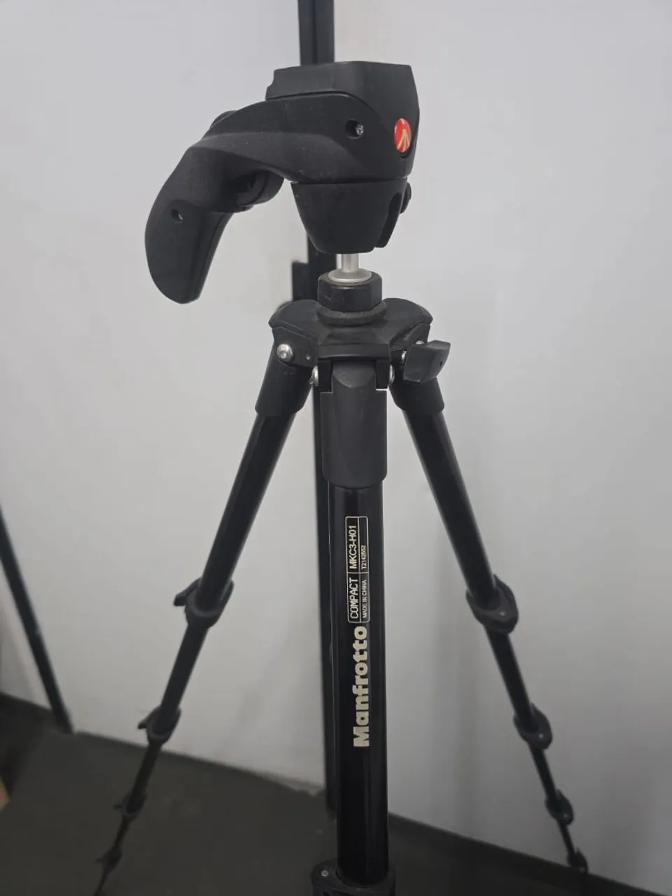 Tripe para Câmera Profissional Manfrotto Compact MK3-H01
