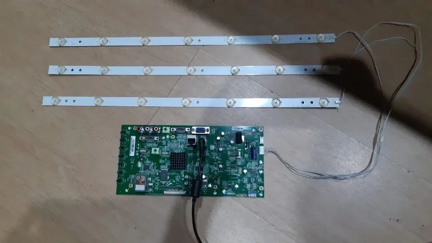 Placa Central e Barras de Led da TV CCE 29pol LT29G - Foto 2