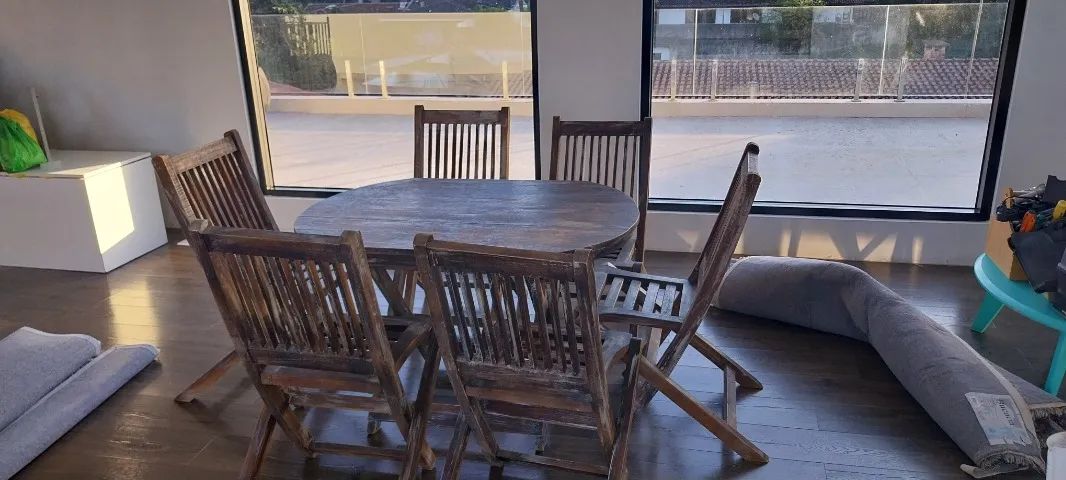 Mesa de imbuia maciça com 6 cadeiras - Foto 2