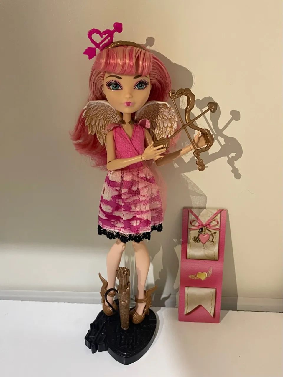 Boneca Ever After High Cupido