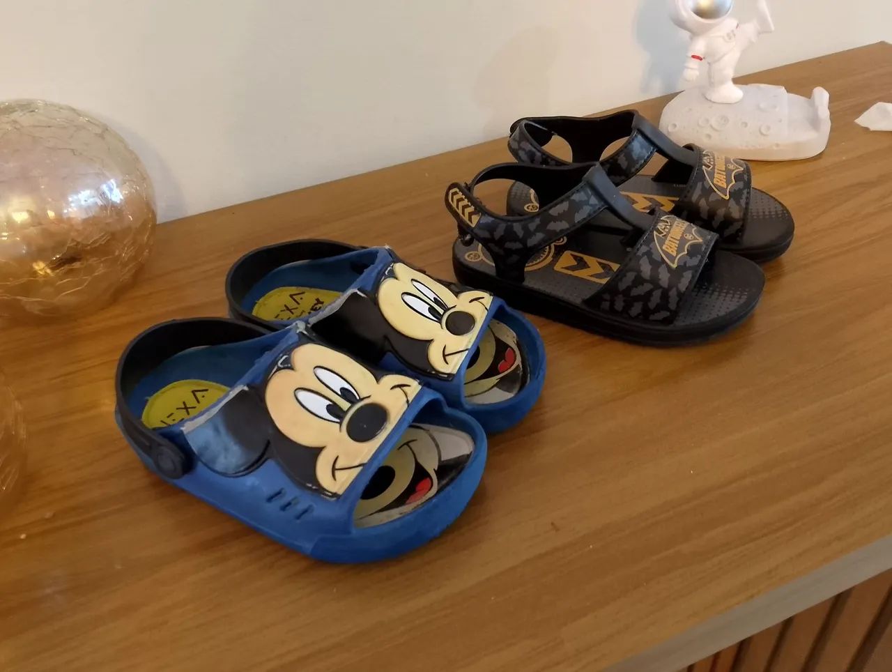 Sandálias infantis Mickey e Batman - Tam  22 - Foto 2