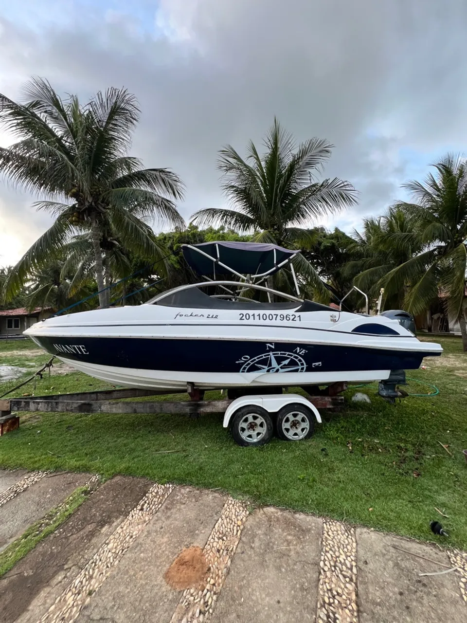 Lancha Focker 240 com motor Yamaha 150hp 4t