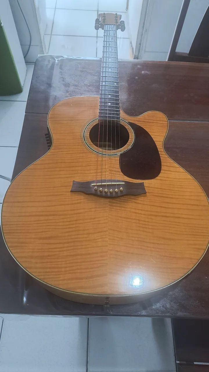 Violão elétrico Morris Jumbo