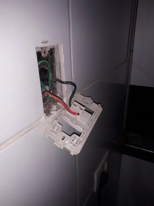 Eletricista  encanador pedreiro telhados e etc.  - Foto 2