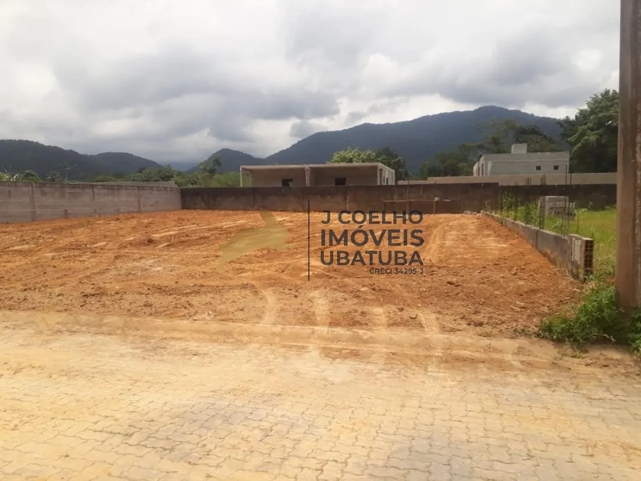 Terreno dentro de Condomínio Fechado a venda no Jardim Carolina, Ubatuba - SP