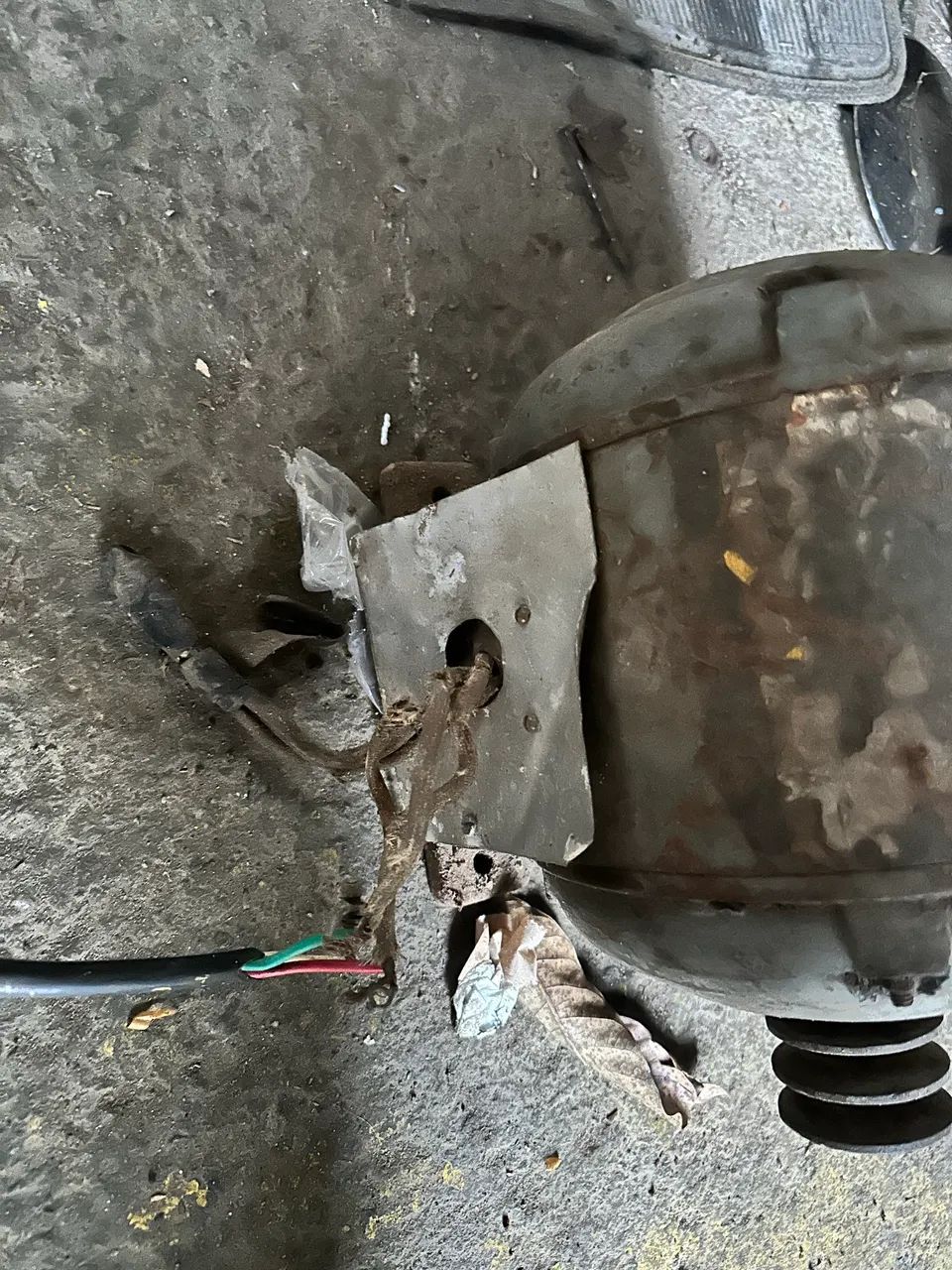 Motor trifásico antigo muitos anos parado 3HP 3600rpm fotos reais liguei funcionando  - Foto 3