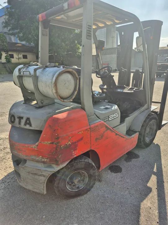 Empilhadeira Toyota 8FG25  - Foto 3
