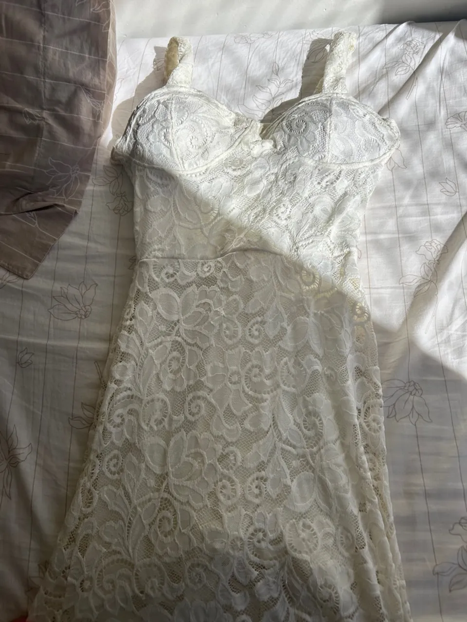 Vestido renda branco elegante