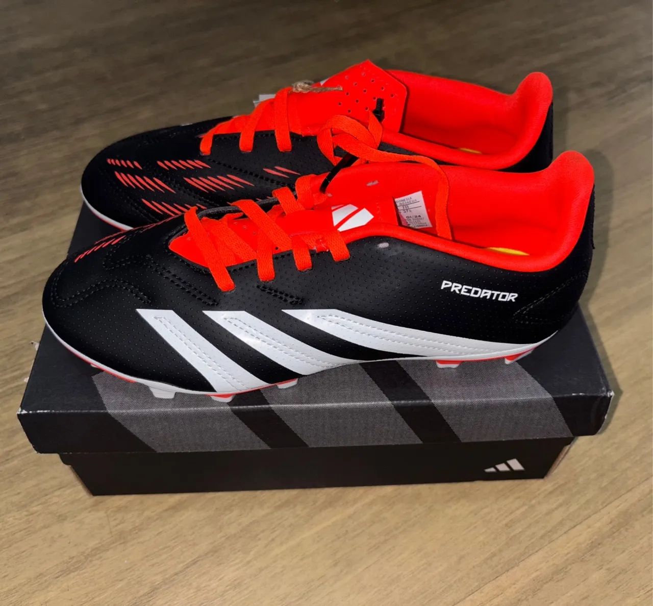 Chuteira Predator trava original tamanho 35 e 36 novas 