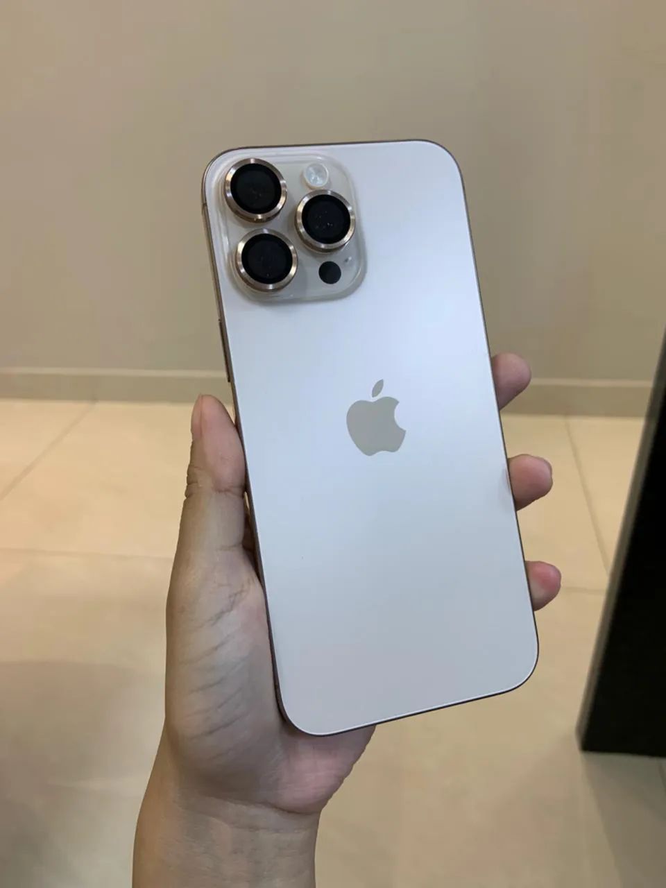 iPhone 16 Pro Max 256gb 5 meses de uso bateria 100% - Celulares e