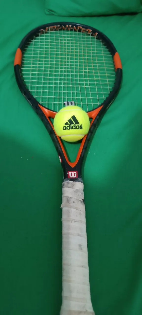 Raquete de Tênis WILSON com Bola