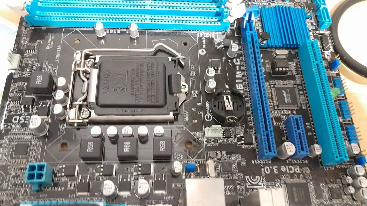 Placa Mãe H61M-C Intel LGA1155 dois slot de pci - Foto 2