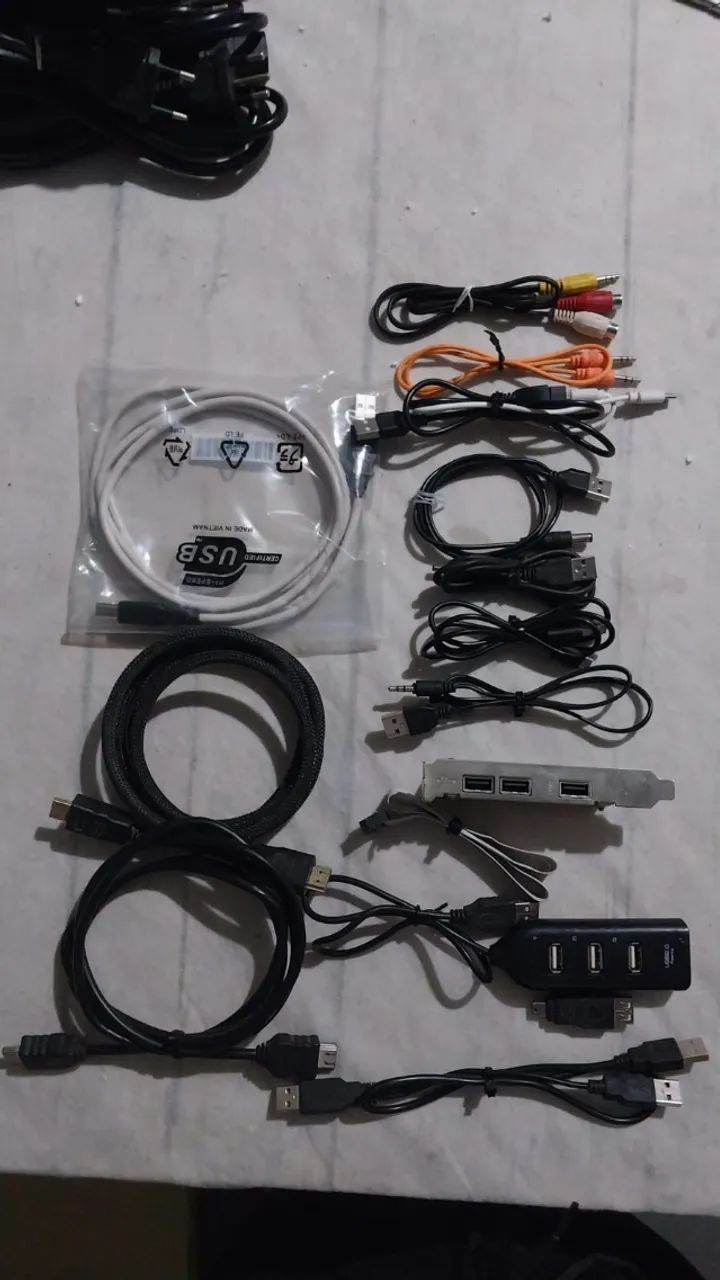 Cabos diversos usb , energia pc , hdmi , y rca etc 