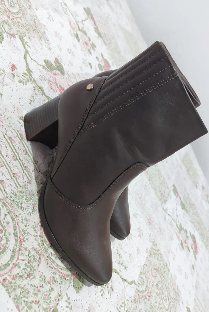 Bota Feminina Cano Curto Marrom