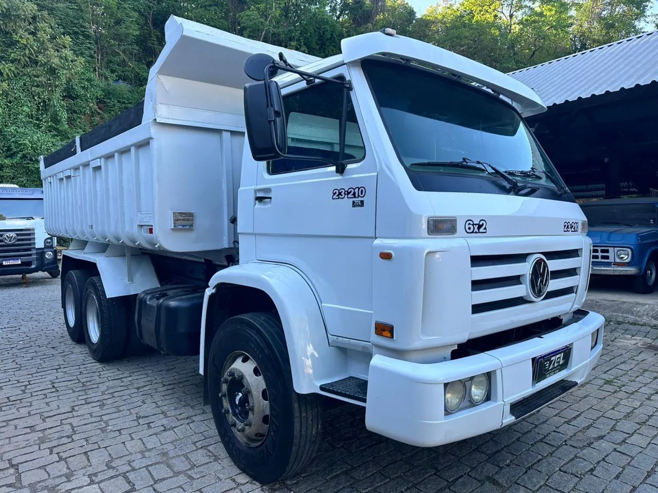 VW 23.210 BASCULANTE TRUCK  - Foto 2