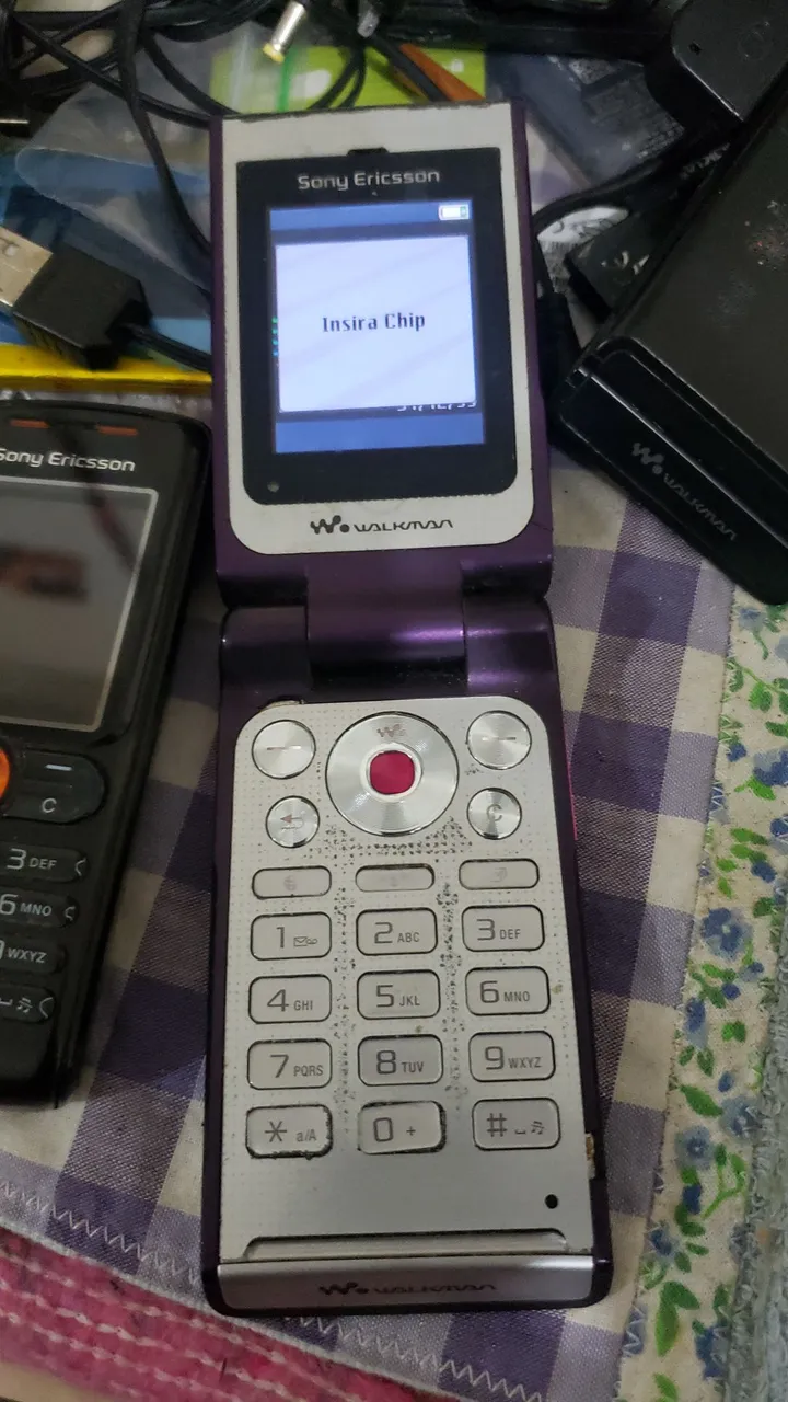 Sony W380 funcionando com bateria e carregador