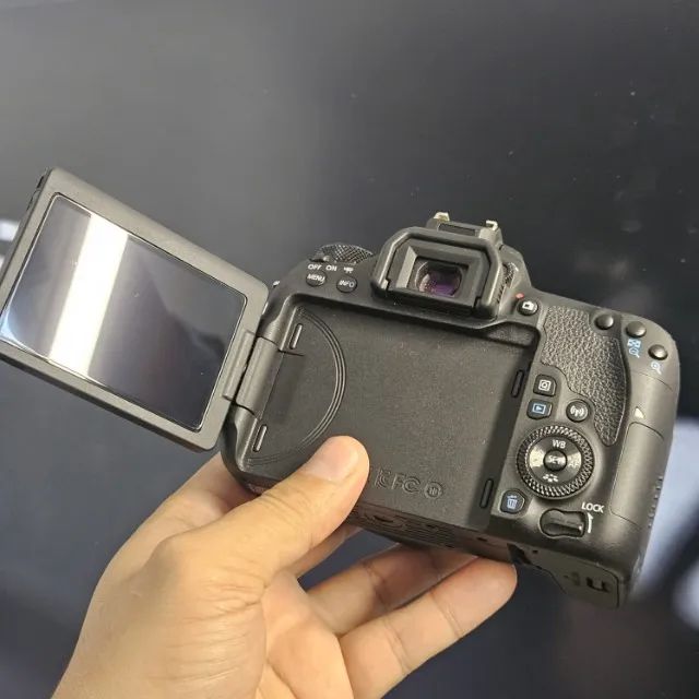 Camera DSLR Canon 77D - Corpo - Foto 2