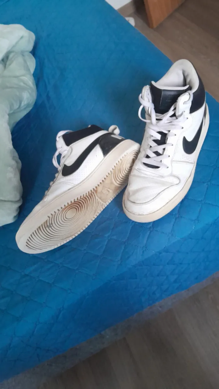 Tênis Nike branco e preto