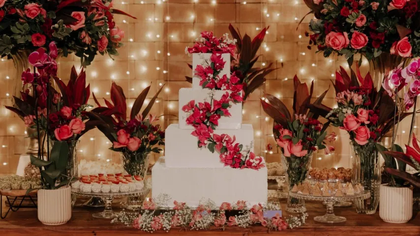 Bolo Fake para Casamento, aniversário de 15 anos, decoração- Elegância que Encanta!