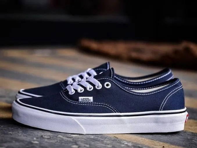 Tênis Vans Authentic 43