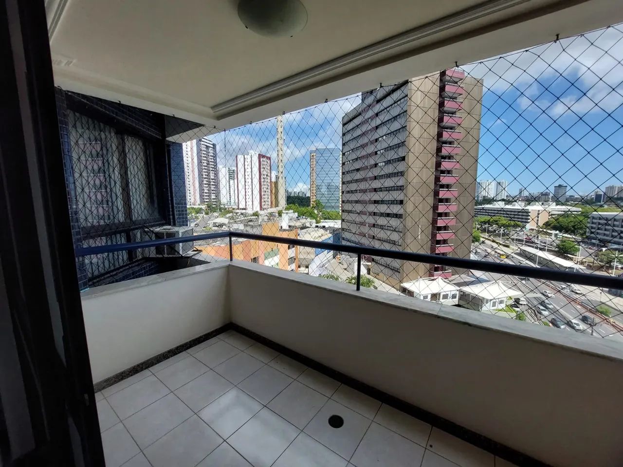 75m² mobiliado, 2/4, sala, varanda, banheiro social, cozinha, área de serviço e garagem - Foto 3