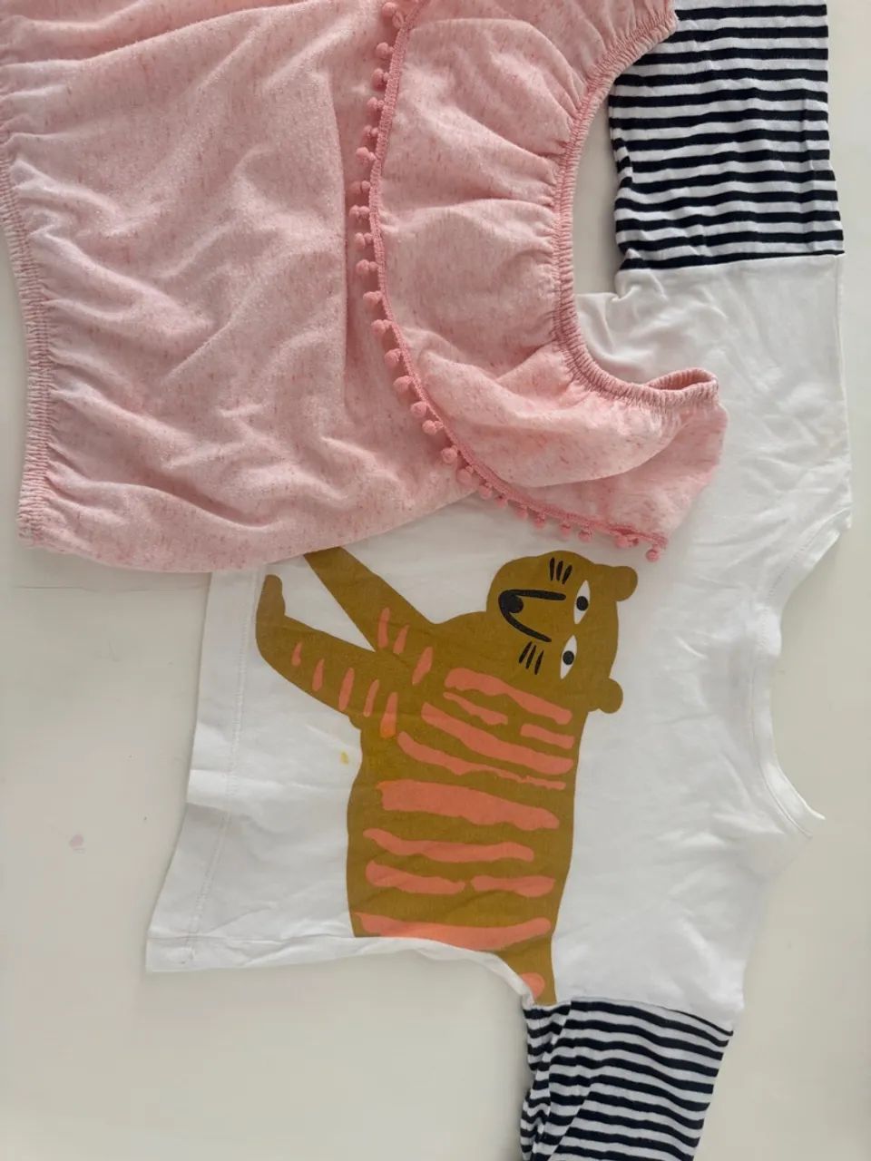 2 blusas croppeds infantil Fábula e outra marca