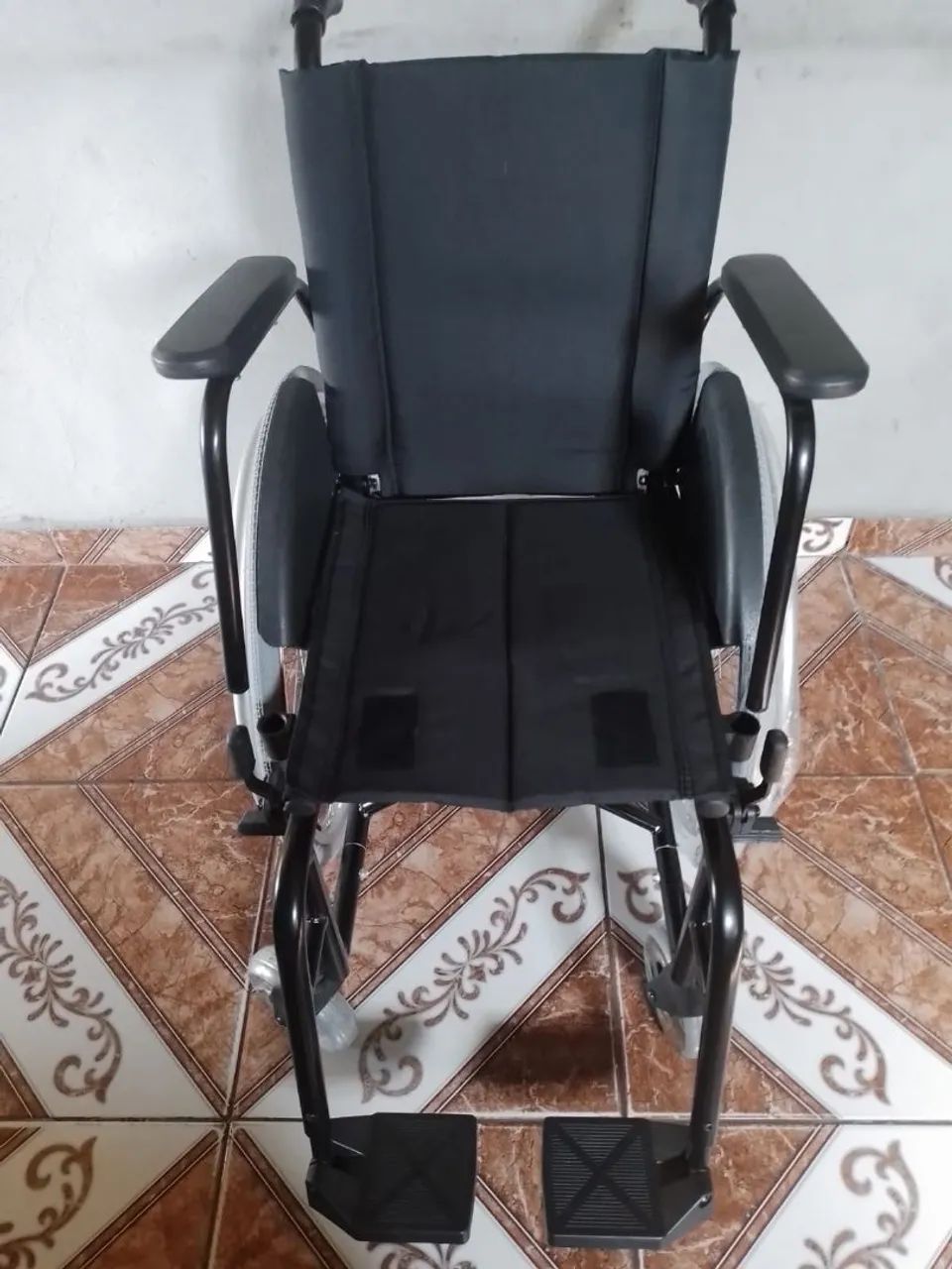 Cadeira de Rodas Confortável e Durável