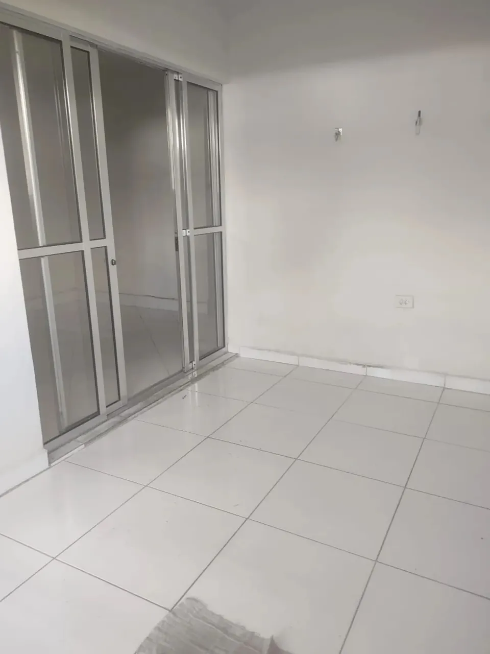 Excelente casa na Imbiribeira com 3 quartos, 2 garagens portão automático - Recife - PE