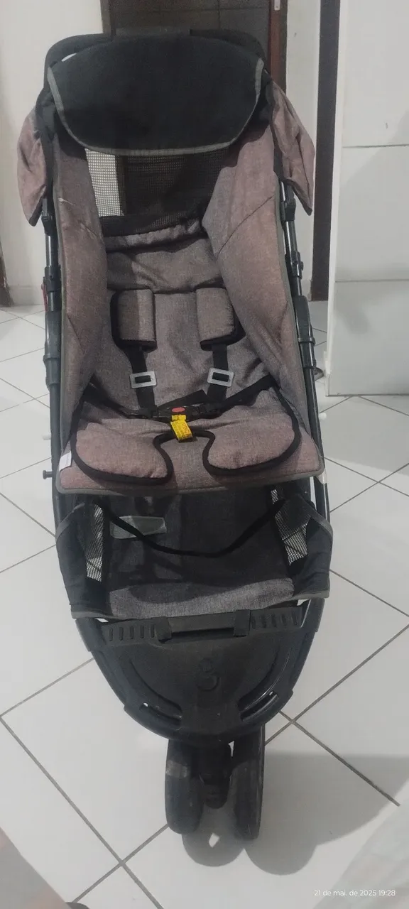 Carrinho de Bebê Compacto e Confortável