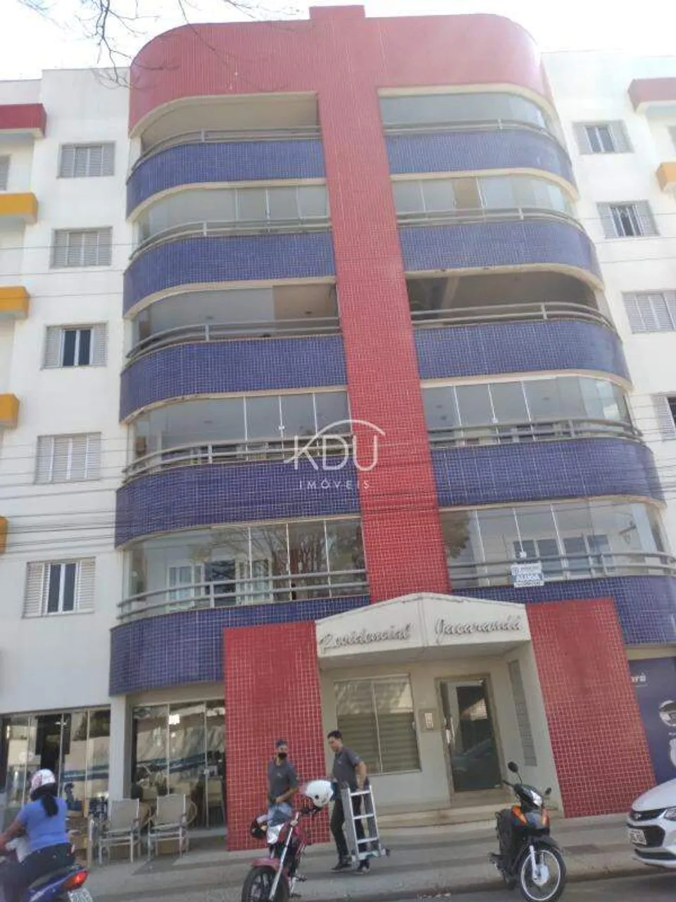 ALUGA-SE APARTAMENTO RESIDENCIAL JACARANDÁ - CENTRO
