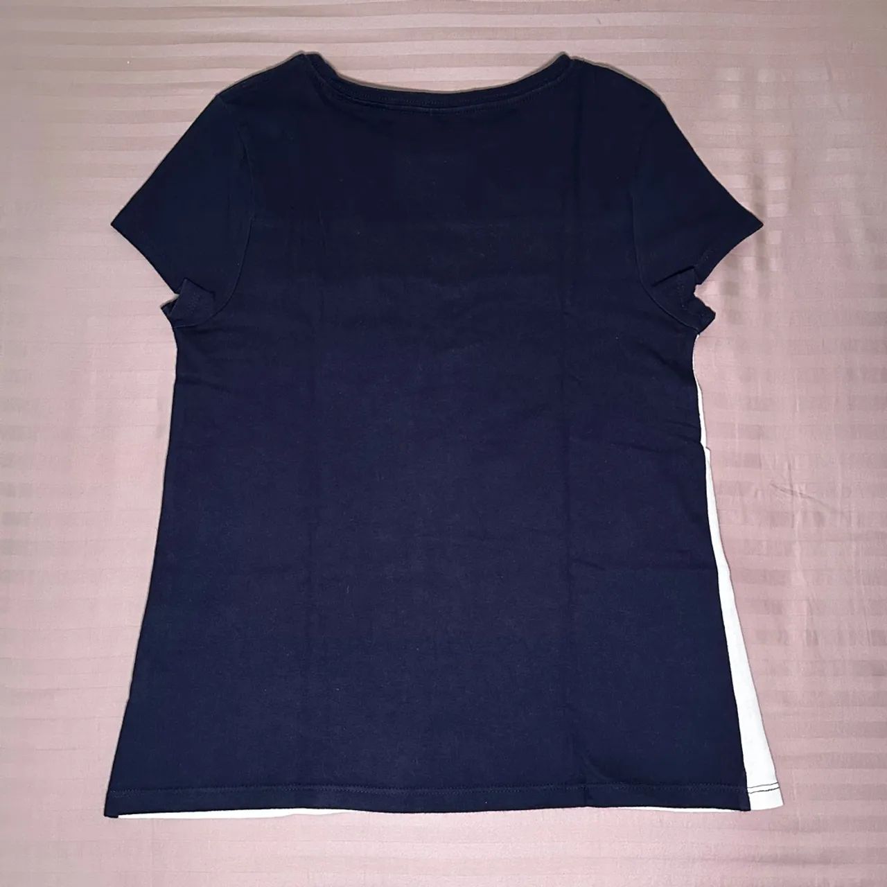 Camiseta Azul Marinho Tommy Hilfiger - Foto 2