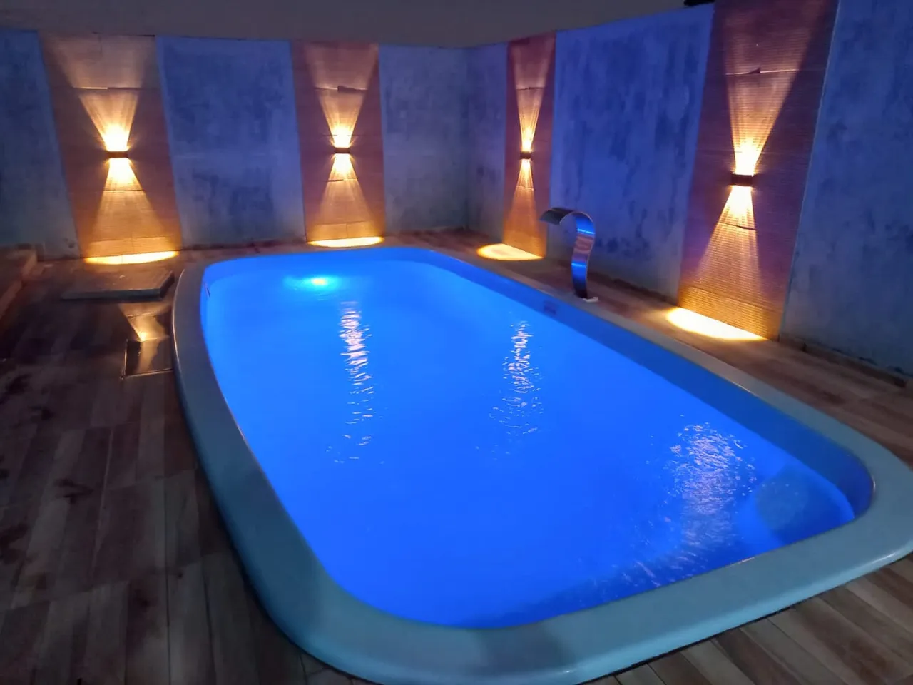 Vende-se casa com piscina em Itamaracá