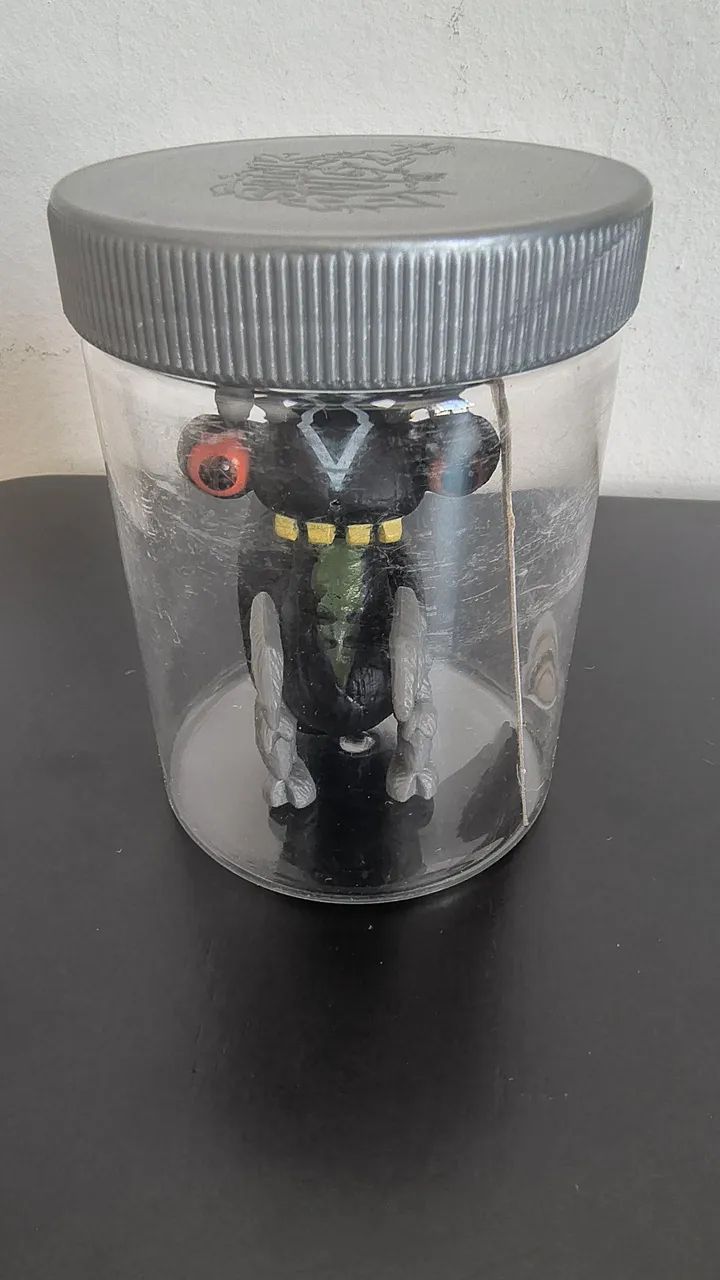 Boneco colecionável Stink Bugzz - Foto 3