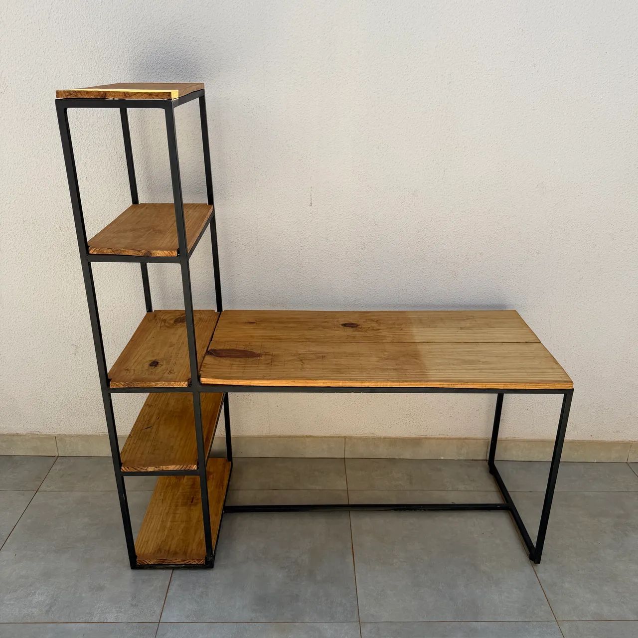 Mesa estilo industrial para computador