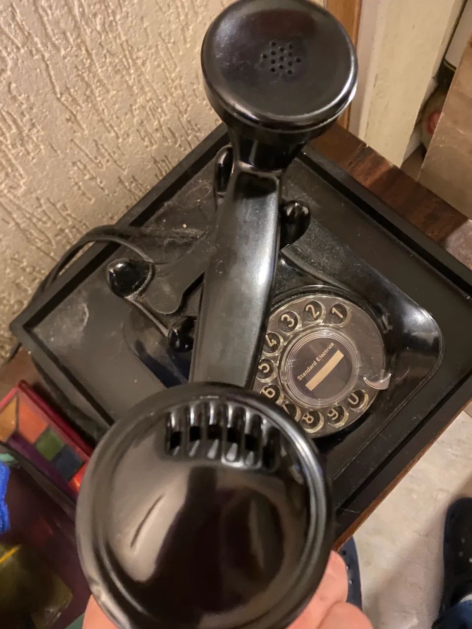 Telefone antigo 1950 preto baquelite perfeito funciona com pulso  - Foto 4