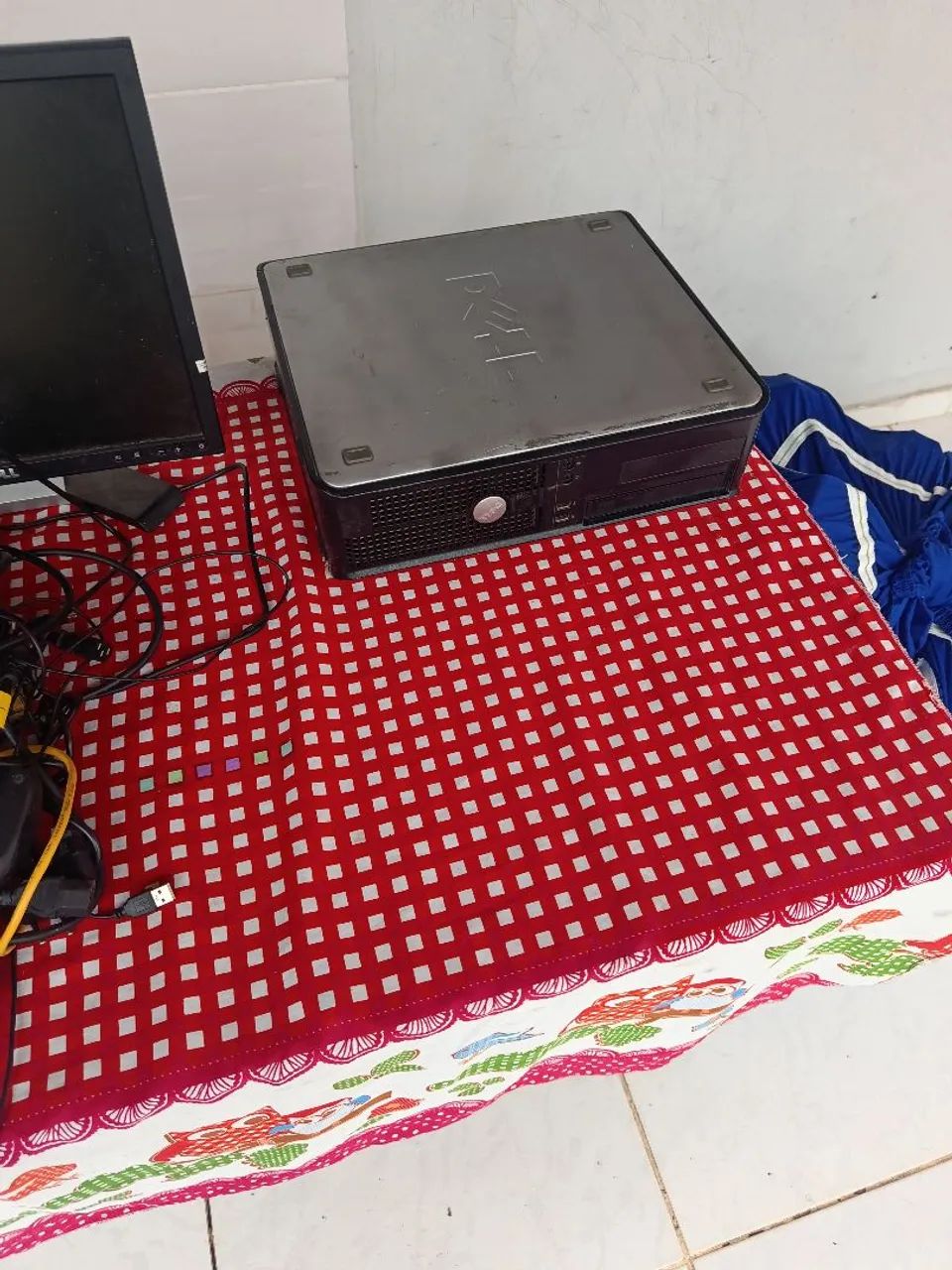 Pc da Dell com monitor e teclado 