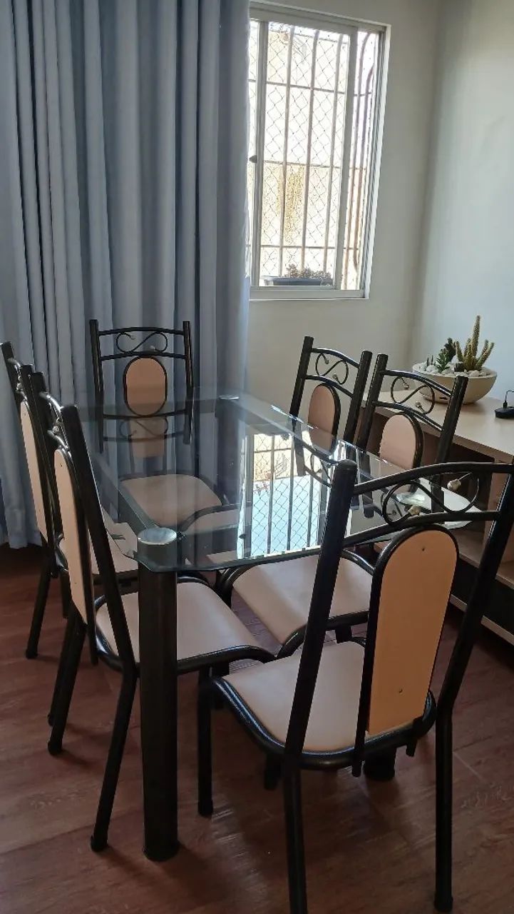 Mesa tampo de vidro com cadeiras - Foto 2