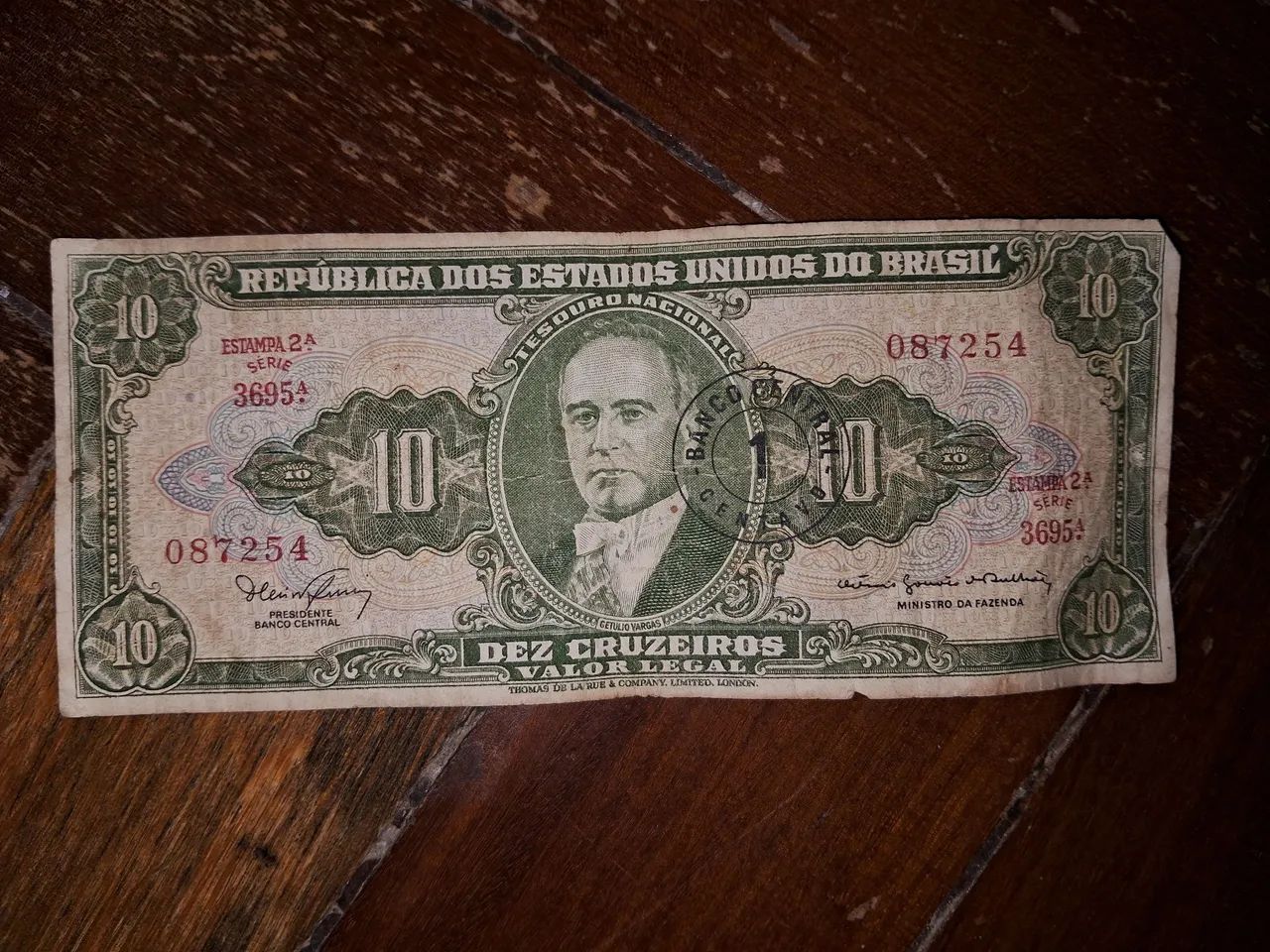 Cédula Usada de 10 Cruzeiros com a Efígie de Getúlio Vargas - 1962