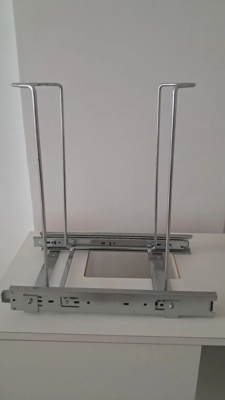 Vendo suporte de lixeira de inox para móvel planejado. 