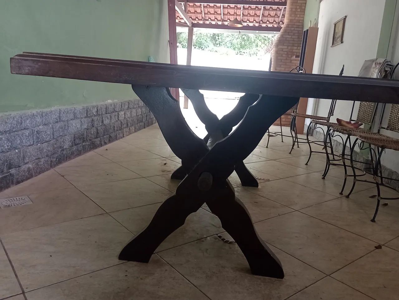 Mesa de madeira maciça em mogno