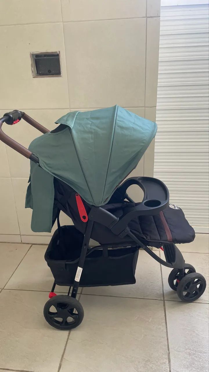 Carrinho de bebê seminovo 