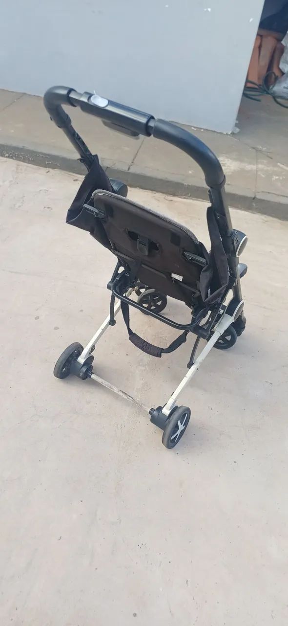 Carrinho de bebê Chico mini otimo para viagens - Foto 4