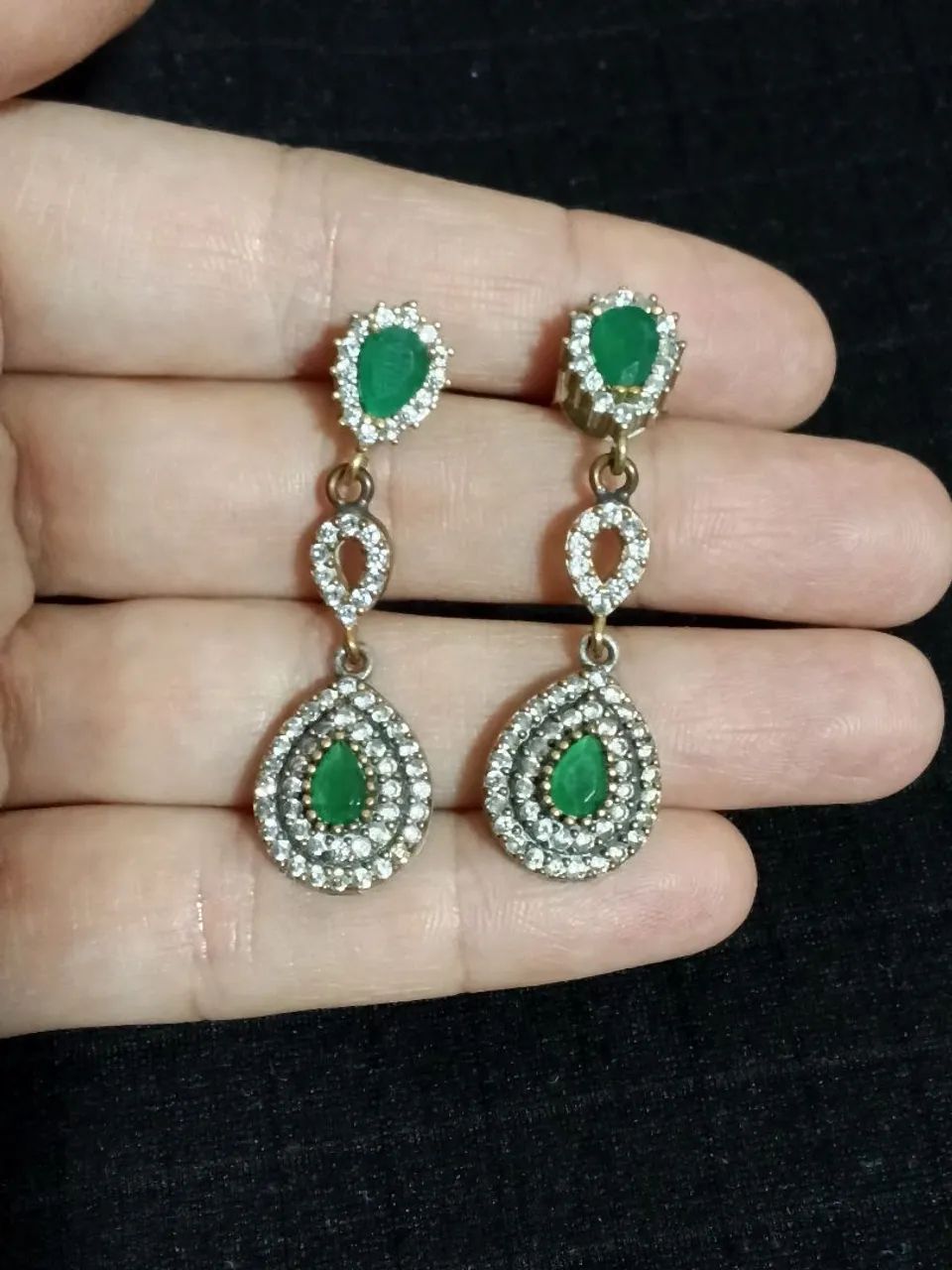 Par de brincos em prata 925 com pedras