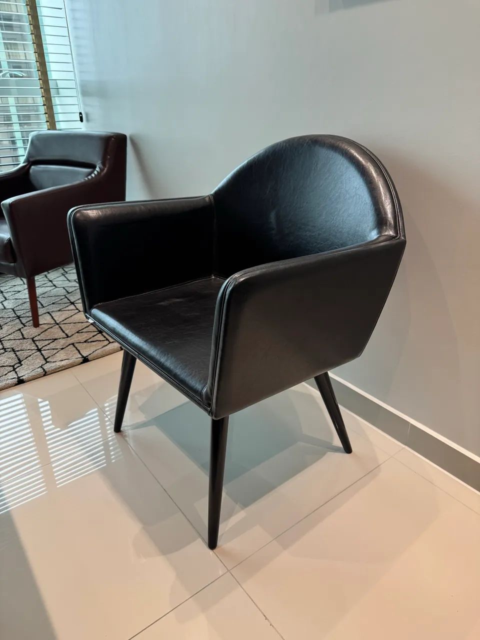 Conjunto de Poltronas em Couro para Sala ou Escritório - Foto 3